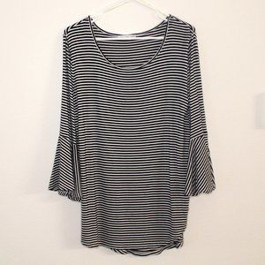 KEREN Hart Bell Sleeve Tunic Size M